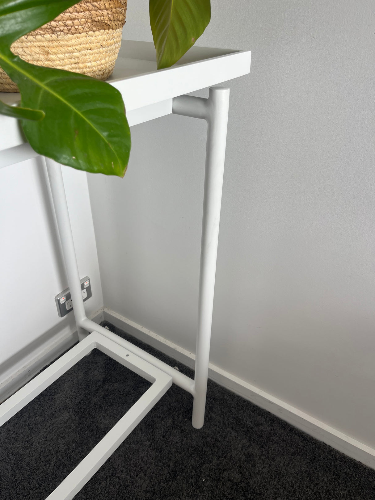 Maison Console - Soft White Aluminium