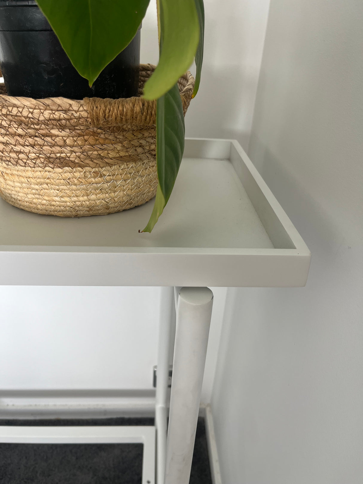 Maison Console - Soft White Aluminium