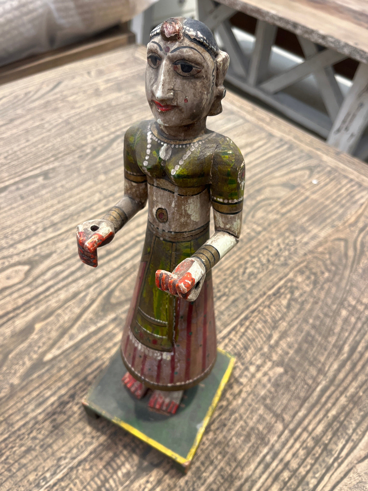 Indian Woman Statue - 40cm a Indian Woman Statue - 40cm a