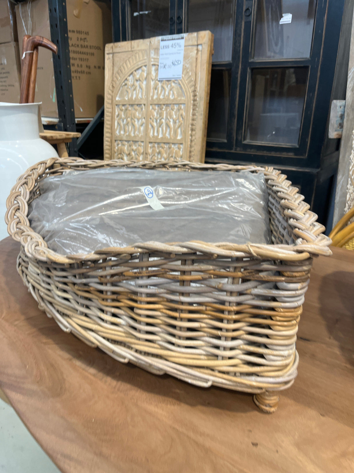 Rattan Pet Basket W Cushion - Large Rattan Pet Basket W Cushion - Large