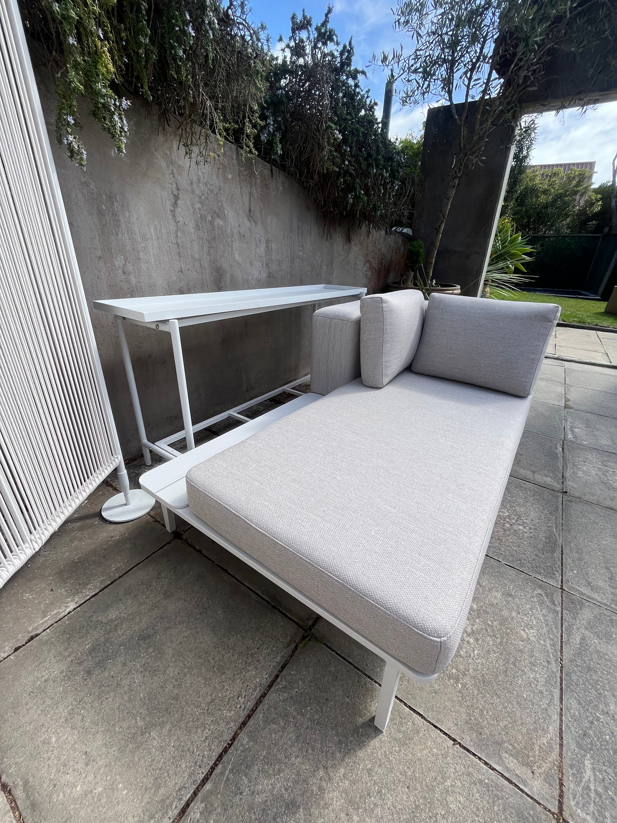 Outdoor Modular 2-Seater Chaise Lounge with Side Table