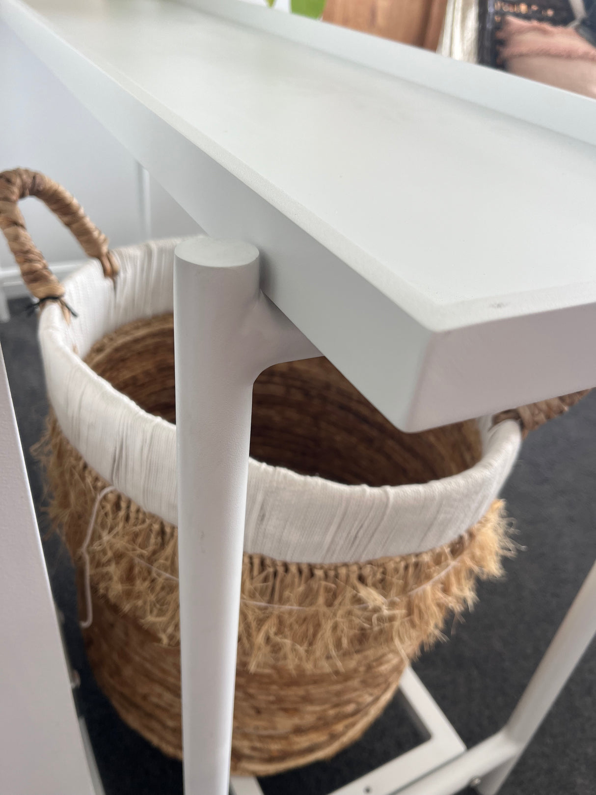 Maison Console - Soft White Aluminium