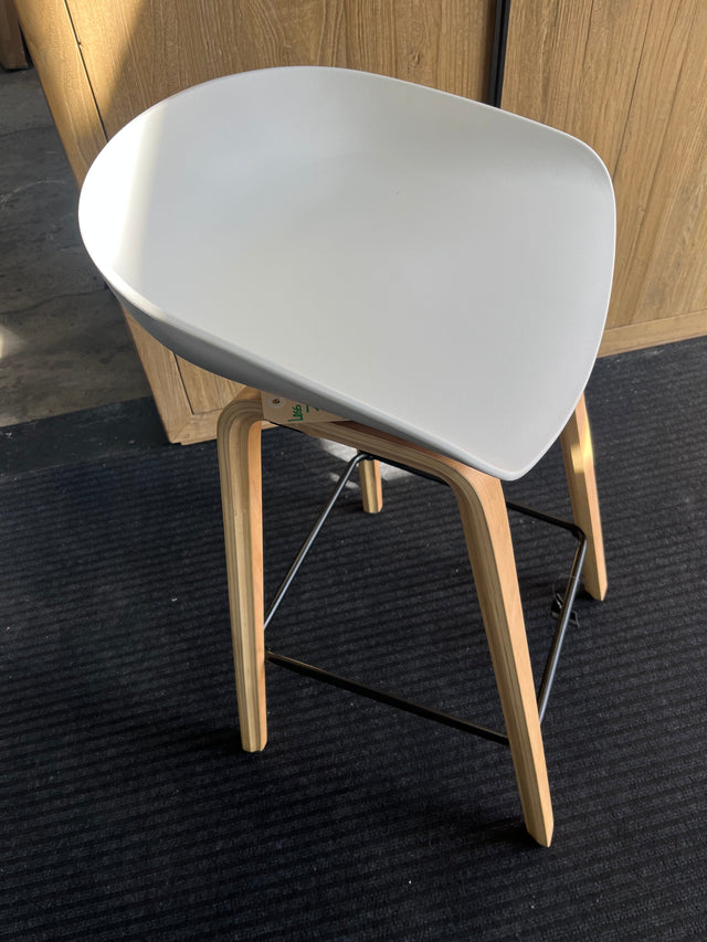 Seating Nordic Style White Bar Stool